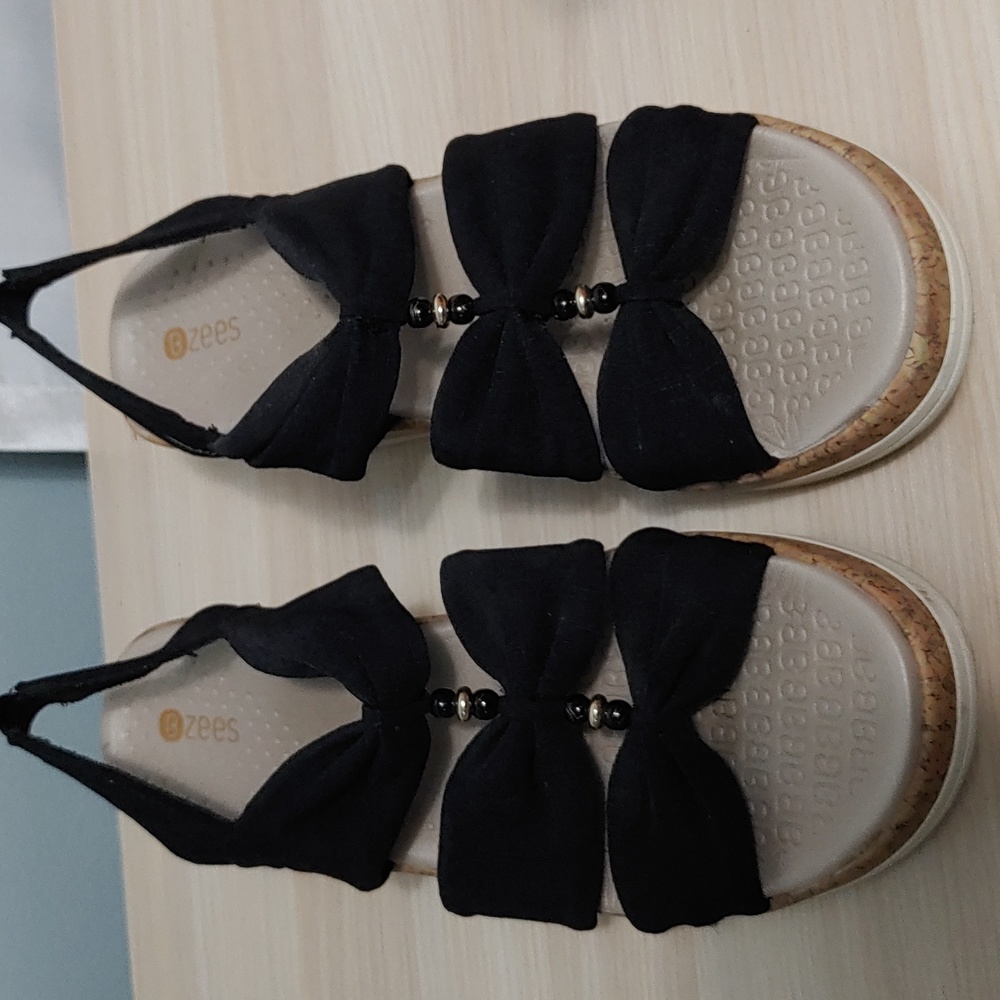 Bzees Roma Corked Wedge Sandals - Picture 3 of 8